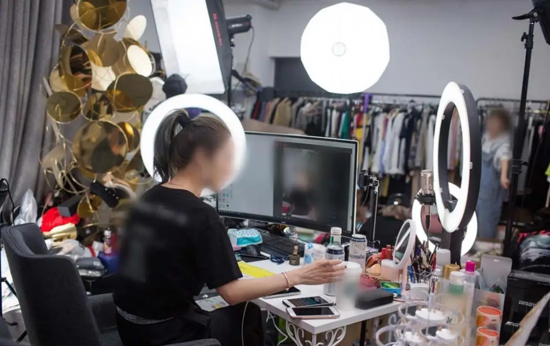“618”预售首日成交额暴跌，仅仅是李佳琦不努力？-2.png
