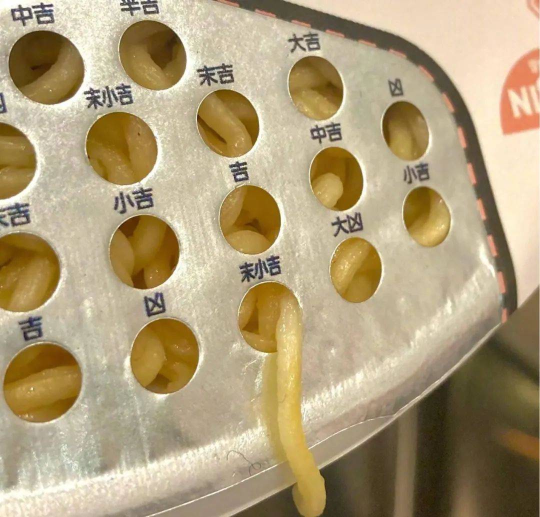 拿捏情绪内耗的年轻人，品牌玩玄学有多野?-7.jpeg