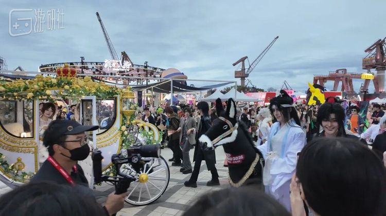千奇百怪的主角花车