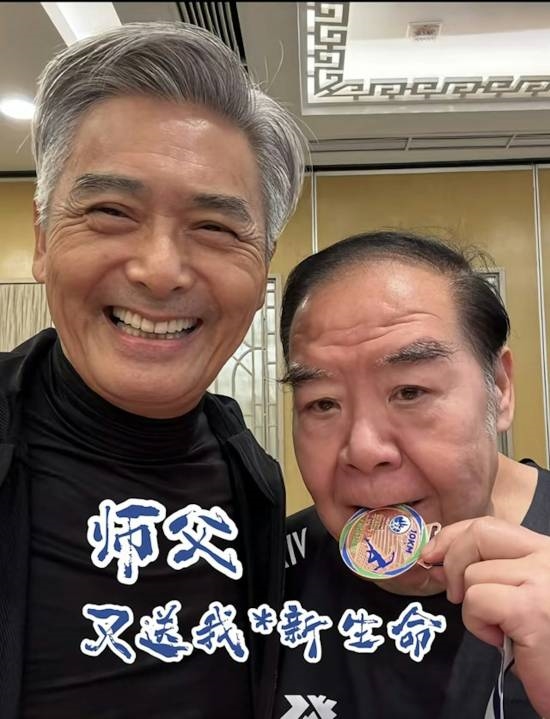 75岁肥猫郑则仕东莞火锅店被偶遇 此前减重70斤和周润发跑马拉松