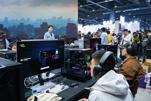 《控制:共振》主创空降核聚变!七彩虹iGame RTX 5080展示全能硬实力