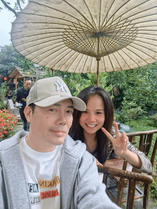 59岁谢天华被偶遇 被指脸上有老人斑