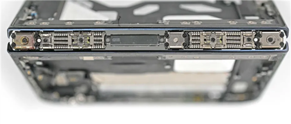 iPhone Duo批量裂屏:问题大概率卡在铰链支撑杆