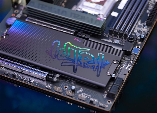 X3D神U满血搭档！七彩虹iGame X870E ULTRA-S旗舰主板开售：首发价1899元