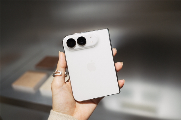 iPhone Duo批量裂屏:问题大概率卡在铰链支撑杆