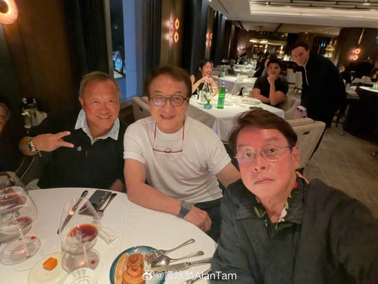 成龙曾志伟近照曝光!神采奕奕 精神矍铄