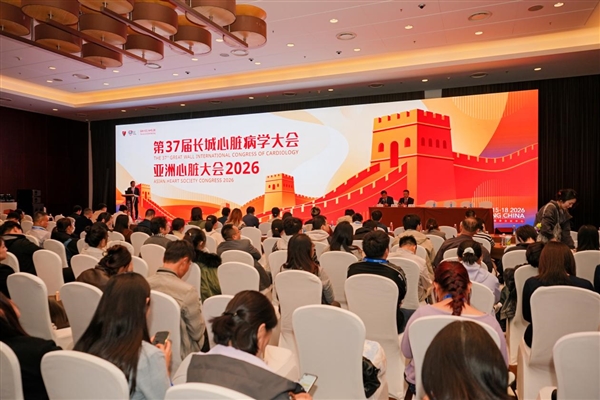 华为WATCH D3亮相长城会,腕上血压监测如何从单点测量走向全面主动管理
