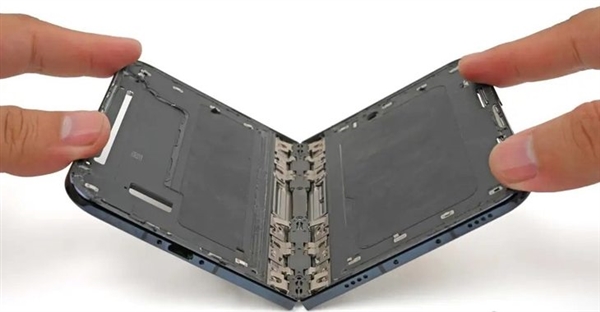 iPhone Duo批量裂屏:问题大概率卡在铰链支撑杆