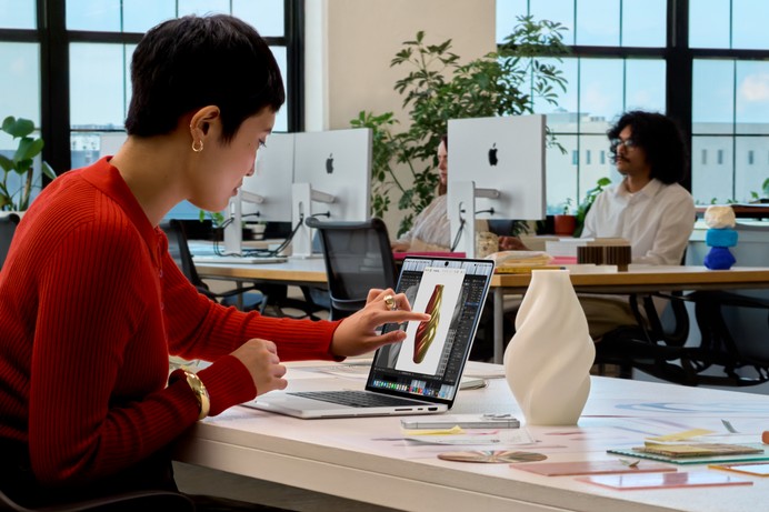 2.3万元起!首款触屏MacBook来了,苹果Logo重新发光点亮