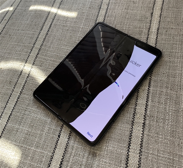 iPhone Duo裂屏 是苹果新CEO接班后第一次大考